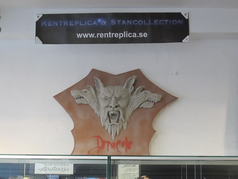 dracula fullskalig tavla med betong gjutet ansikte