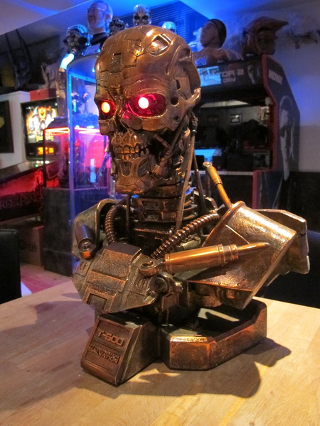 TERMINATOR 1:1 LIFE SIZE BYST